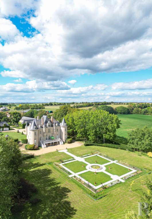 Dans la Sarthe, à l’est du Mans, un château du 19e siècle d’inspiration Renaissance dans son parc de onze hectares - photo  n°7